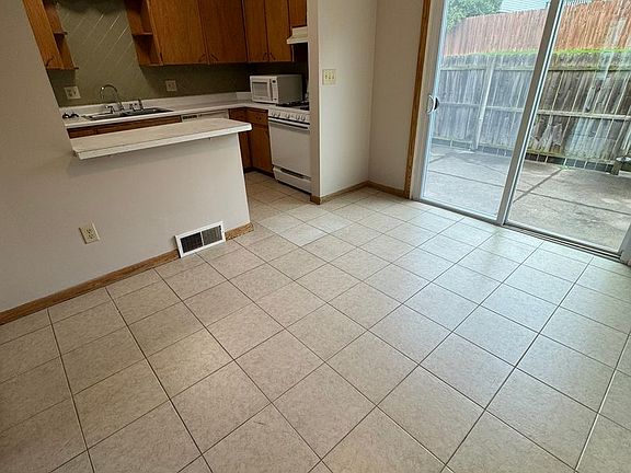 4th image of 1903-1909 W 33rd St #D163ddfa7