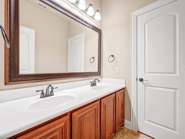 2412 Kemerton Dr — Photo 13