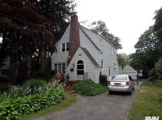 425 Peters Blvd, Brightwaters, NY 11718