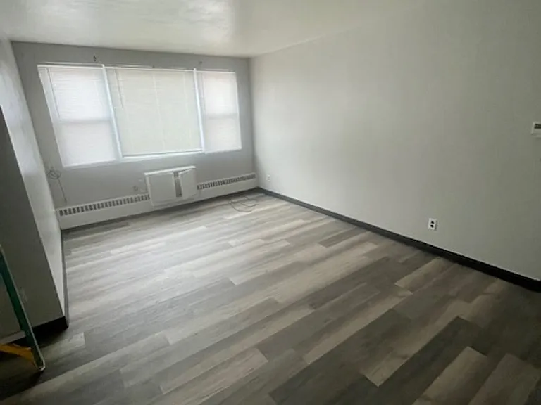 828 Illinois Ave SW — Photo 4