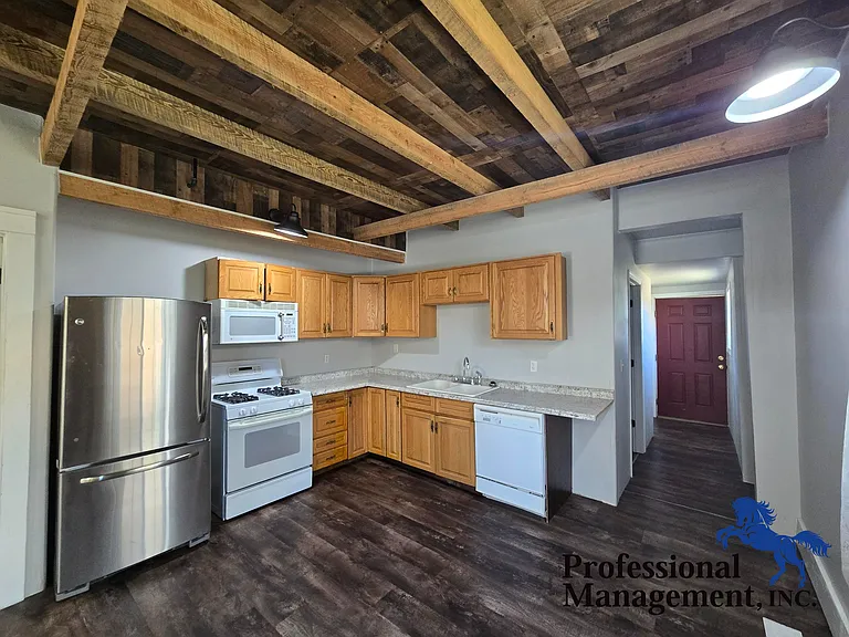 107 Custer Ave — Photo 4