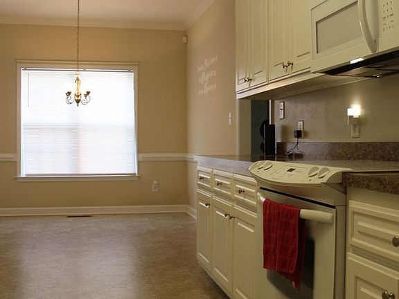3rd image of 205 Stillwater Creek Dr