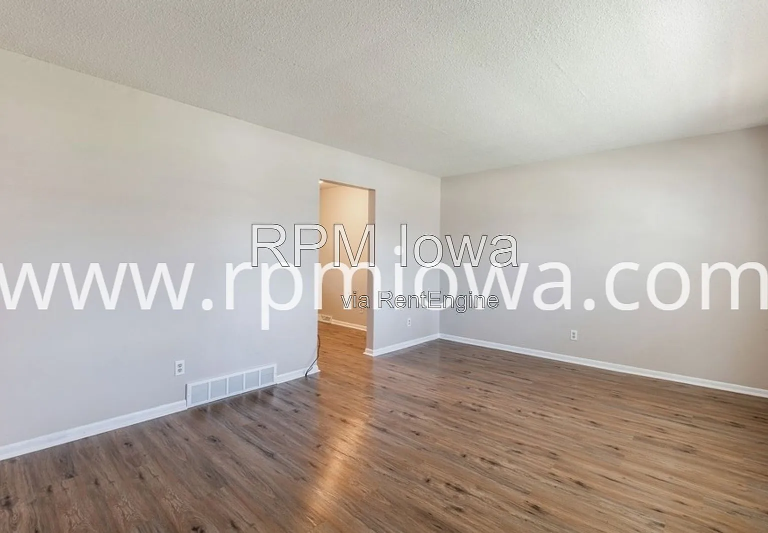 2 bed, 1.0 bath, 775 sqft, $1,045 — Photo 3
