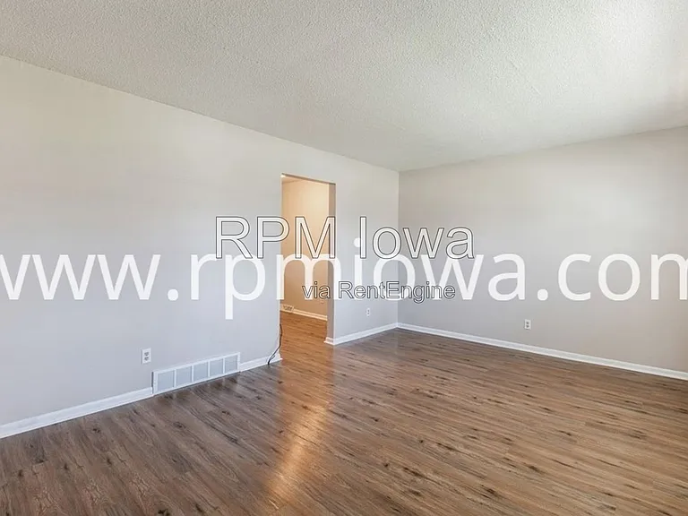 215 NW Arlan Dr #215 — Photo 3