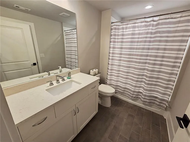 318 Gibson St SE — Photo 21