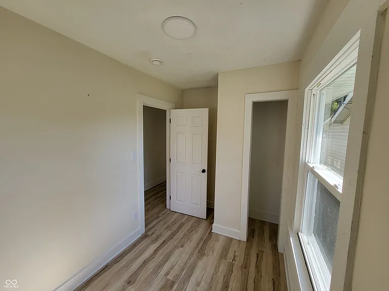 2462 Main St — Photo 11