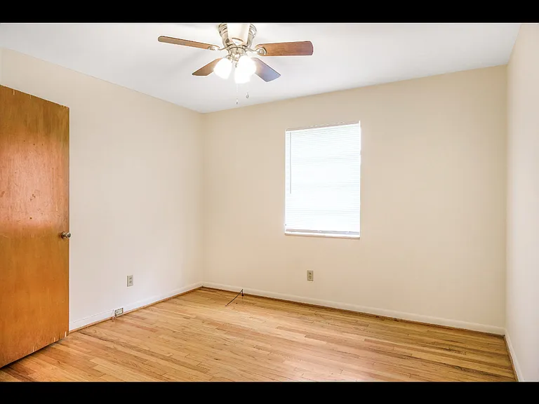 667 Idlewild Cir #404 — Photo 5