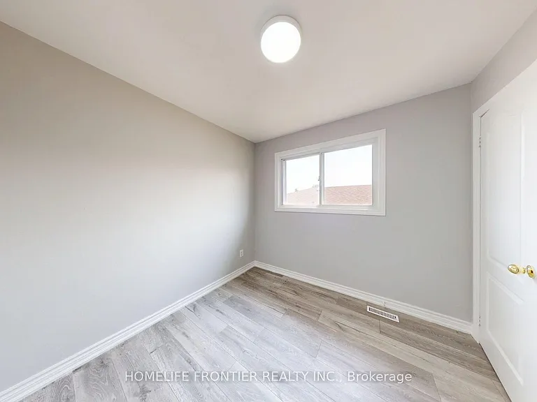 337 Hansen Rd N #UPPER — Photo 10