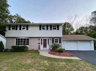 312 Robin Ln, Vestal, NY 13850