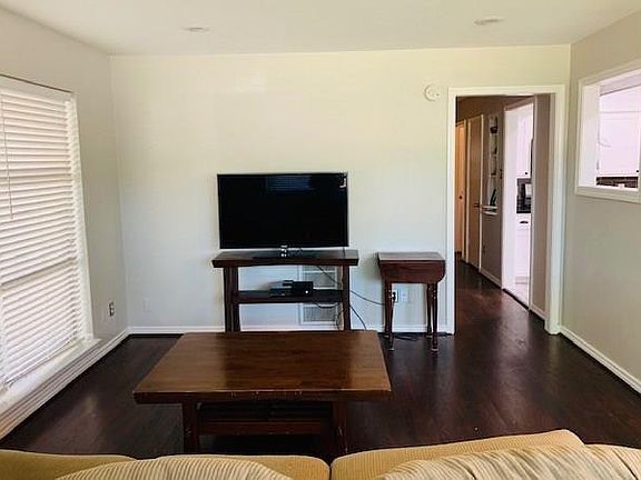 5th image of 520 Carol Ct