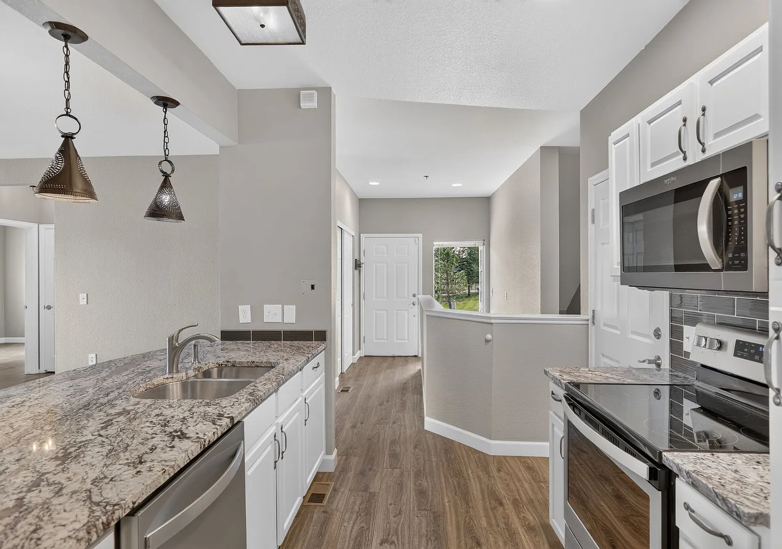 Updated 3BD/3BA Townhome: Quartz Counters, Full Basement Suite/Home Theater, Central A/C — Photo 1
