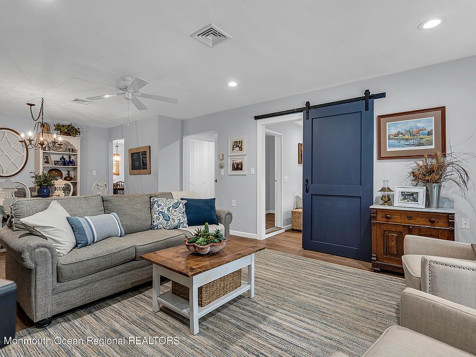 1st image of 905B Dumbarton Drive