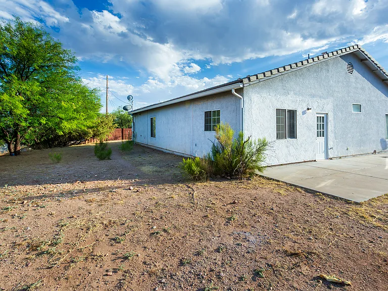 392 Falcon Ct — Photo 45