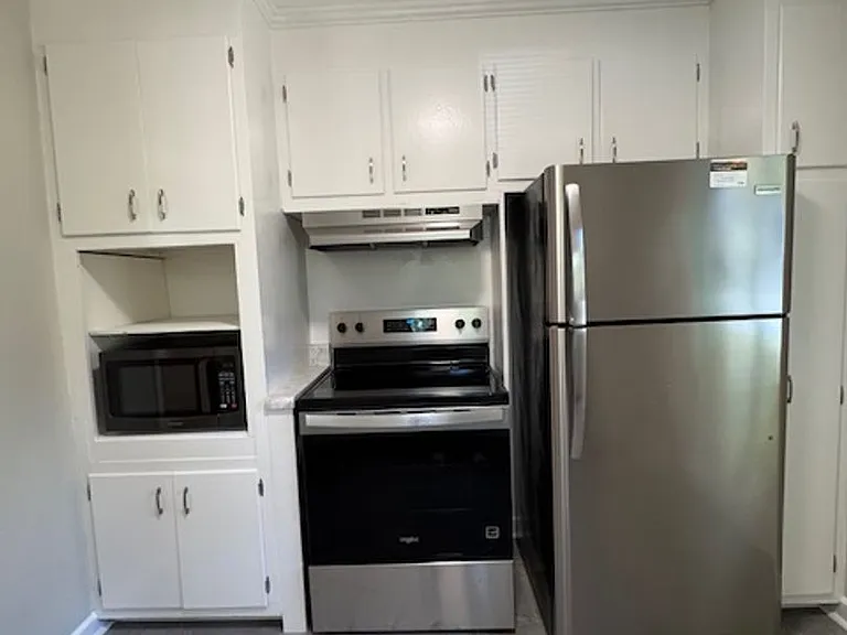 411 Croft St — Photo 10