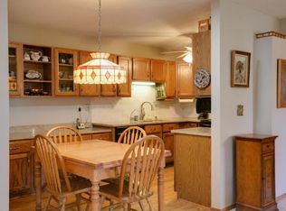 801 Pontiac Ln, Chanhassen, MN 55317