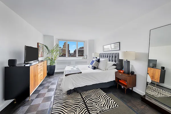 77 Seventh Avenue #16K in Chelsea, Manhattan | StreetEasy