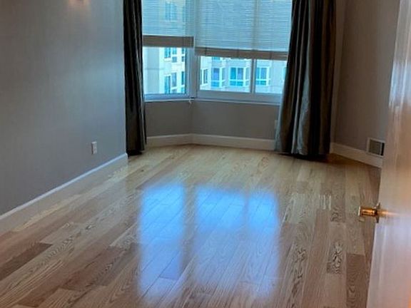 4th image of 240 Lombard St APT 838
