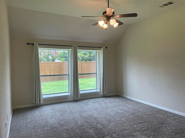 421 Brighton St — Photo 15