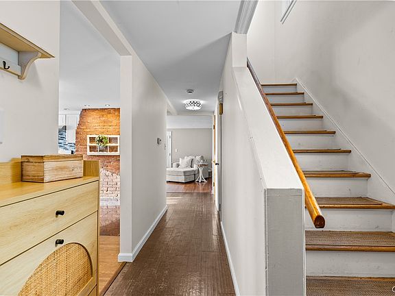 2nd image of 142 Farmington Rd