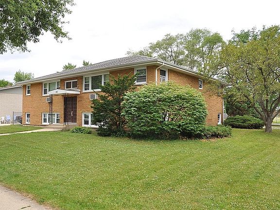 3rd image of 40 Surrey Dr