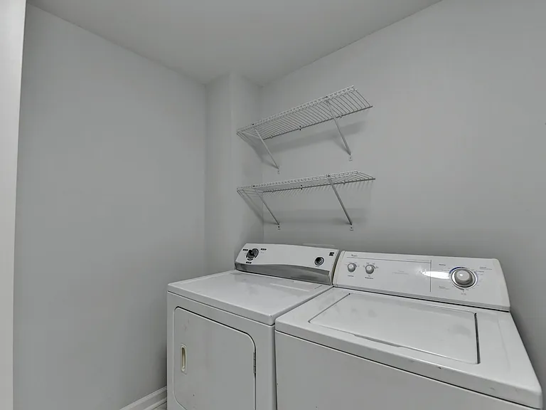 1014 Reap Ln — Photo 5
