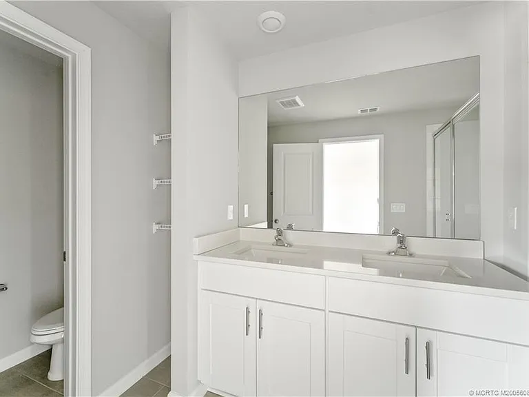 325 SE Halifax Ln — Photo 19