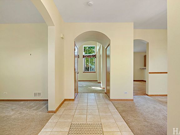 2nd image of 992 Curran Pl