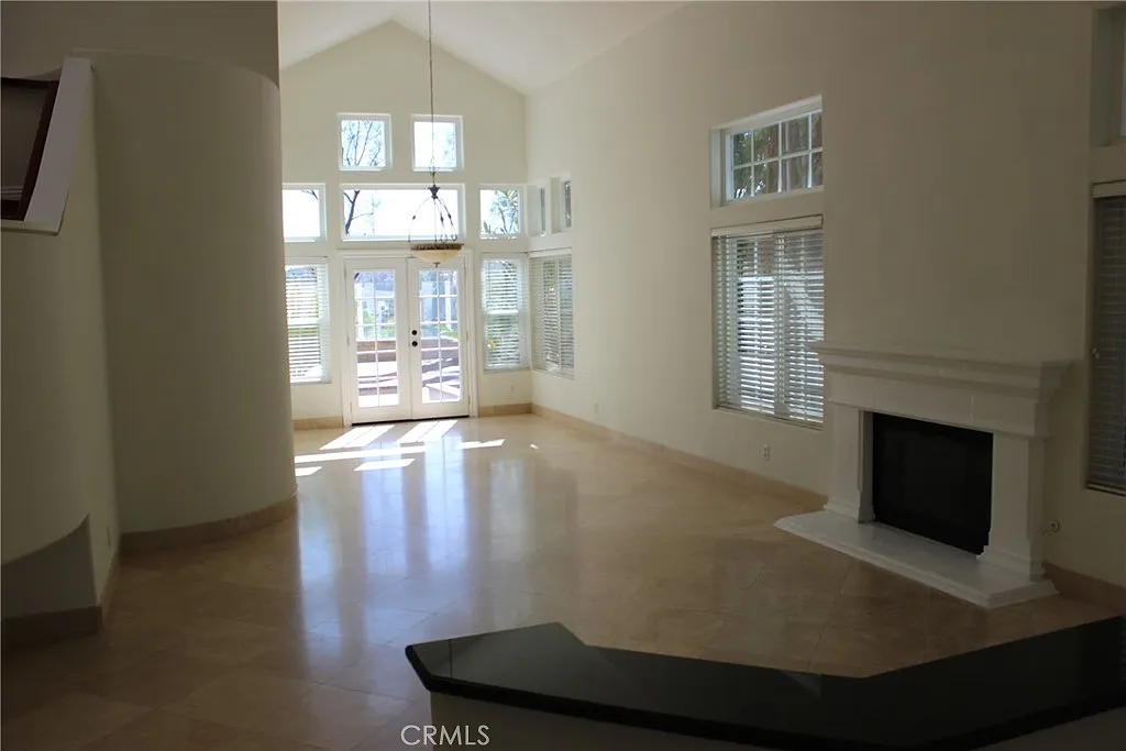 4 bed, 2845 sqft, $7,000 — Photo 3