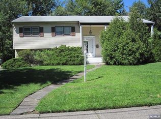 515 Hobart Rd, Paramus, NJ 07652