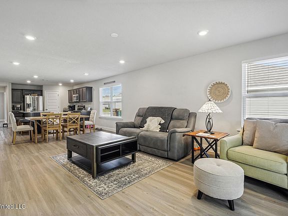 5th image of 6455 Eastland Cir