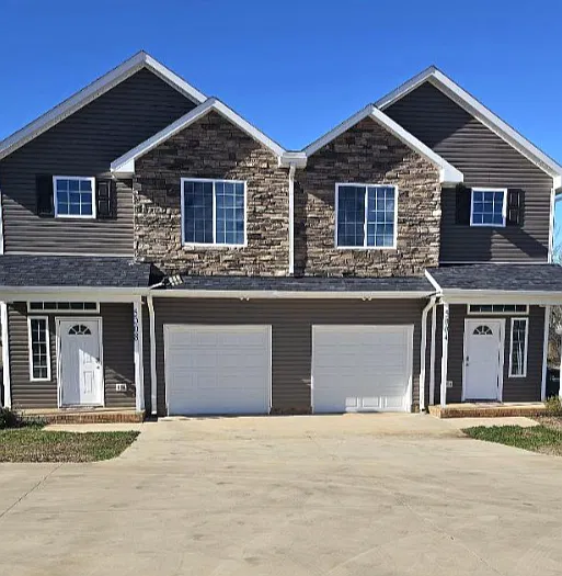 3 bed, 2.5 bath, 1320 sqft, $2,100 — Photo 1