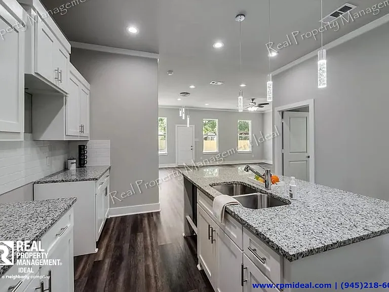 8728 Dunlap St — Photo 7