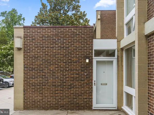 11545 Maple Ridge Rd, Reston, VA 20190