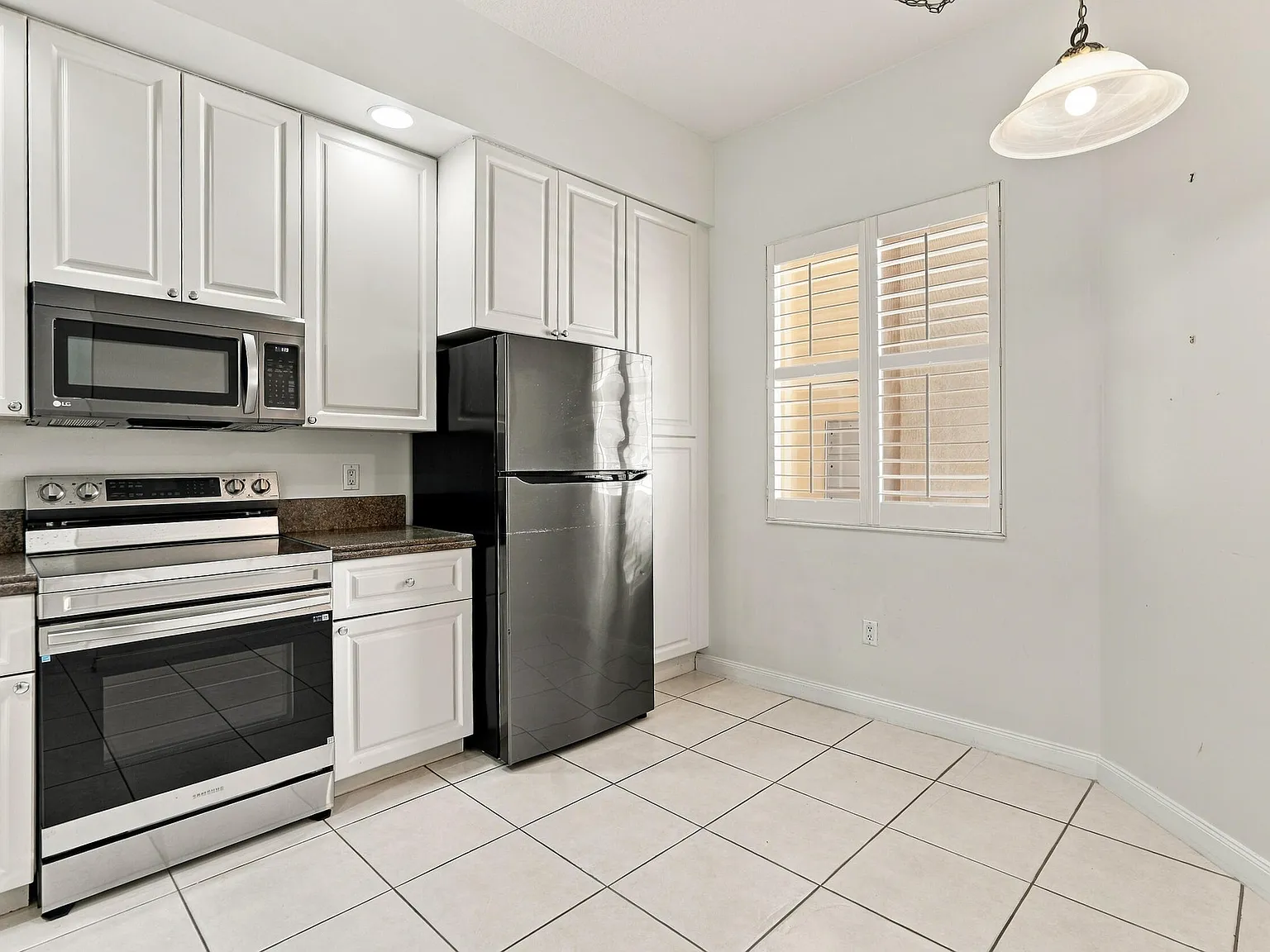 2 bed, 2.0 bath, 1989 sqft, $2,600 — Photo 4