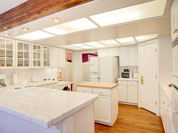 4th image of 3900 Westwood Cir