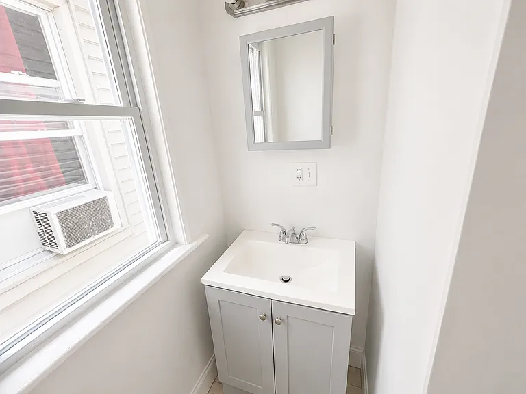 272 S 11th St #2 — Photo 5