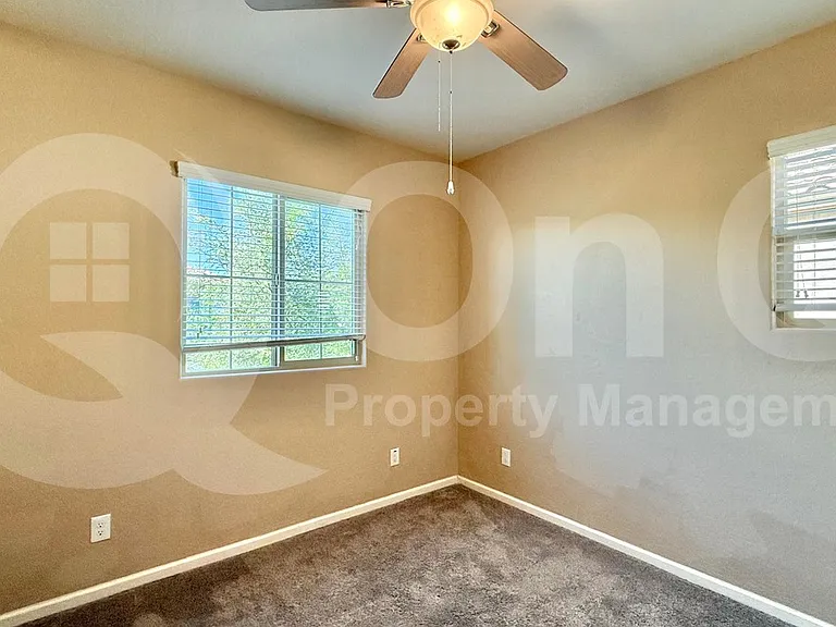 3739 E Trinity Ln — Photo 13