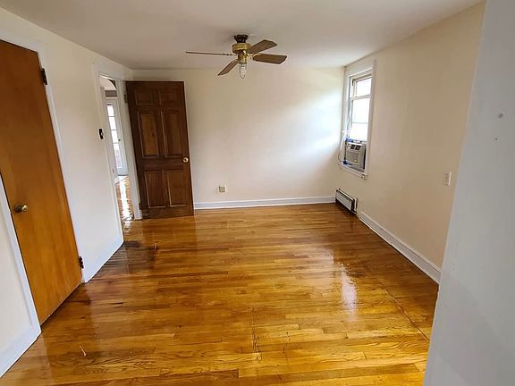 4th image of 58 Pinehurst Ave #2