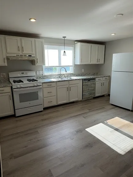 118 Maple St #1 — Photo 8
