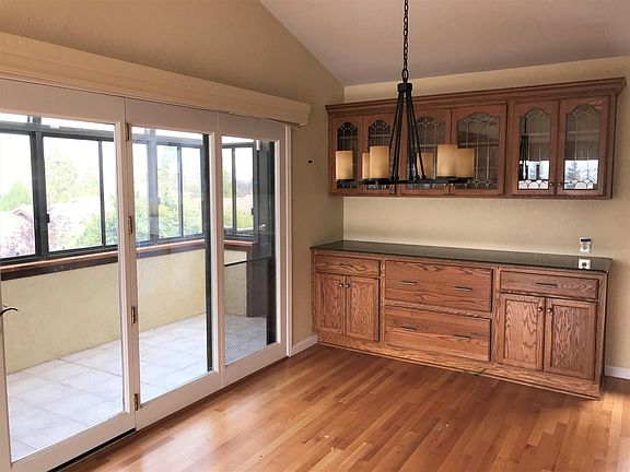 3rd image of 1575 Diablo Dr
