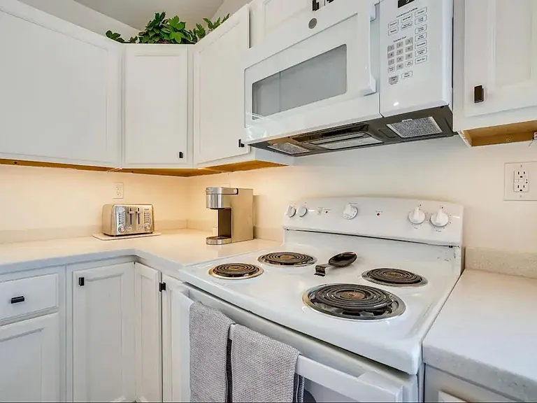 37 Pinecrest Dr #A — Photo 5