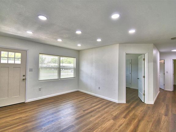 3rd image of 109 2nd Jpv St