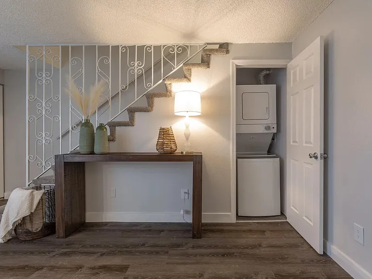 Somerset West Apartments — Photo 16
