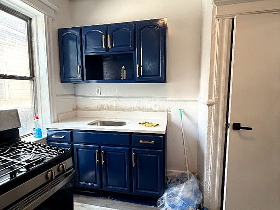 5th image of 66 N Grove St #6L