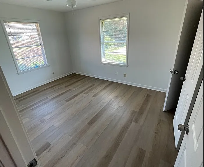 305 Midway Dr — Photo 9