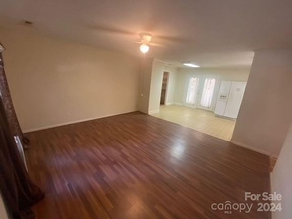 3rd image of 1004 Holly Hills Dr