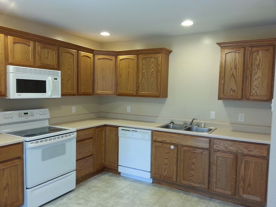 2nd image of 302 Windwood Ct