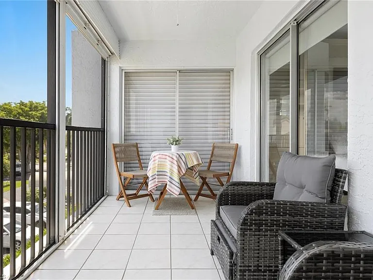 555 Park Shore Dr #B-302 — Photo 10