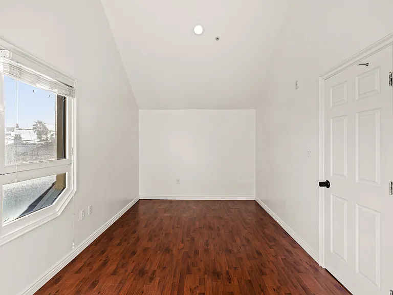 2673 Menlo Ave #3 — Photo 15