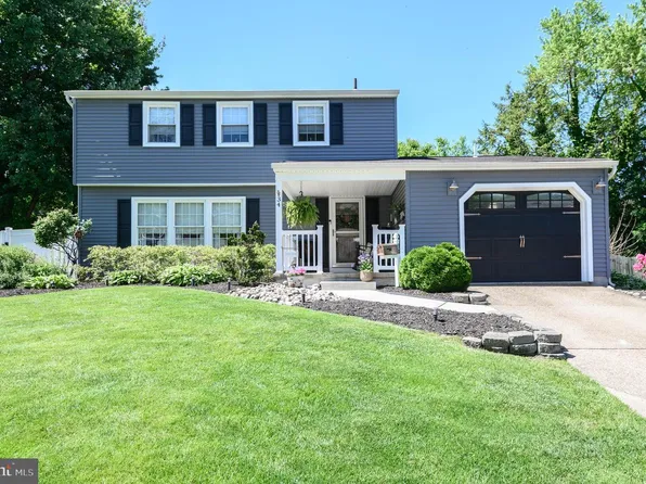 34 Madison Dr, Laurel Springs, NJ 08021